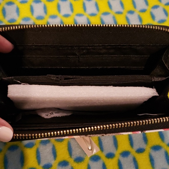 LOVE TROVE WALLET - Picture 2 of 3